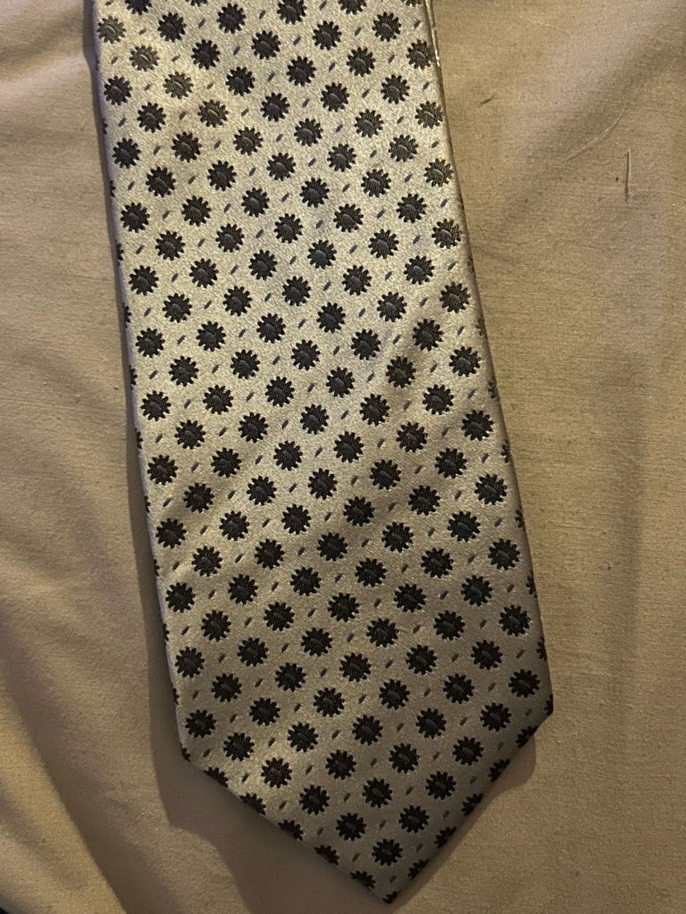 Kenneth Cole neckTie with Black Sunburst Pattern in like new condition with tag